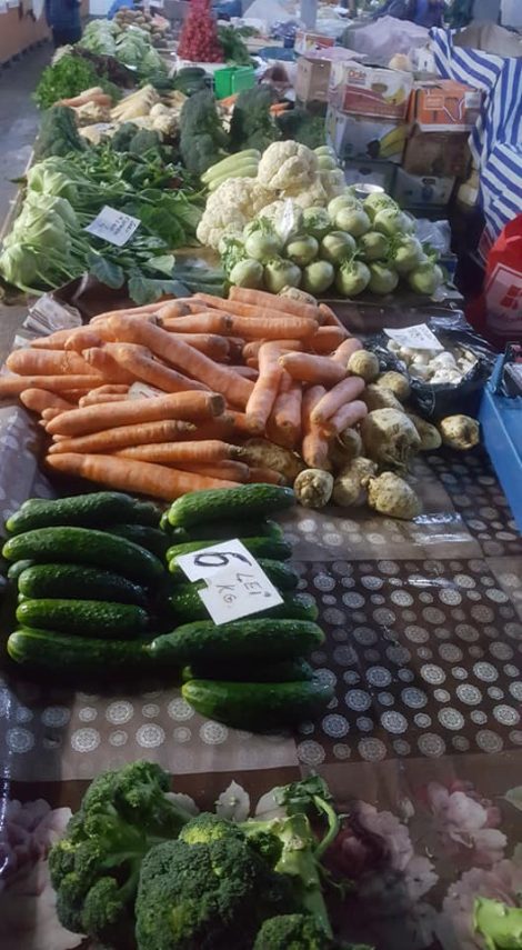 Oameni buni, pentru legume și verdețuri mai proaspete mergeți la piață!