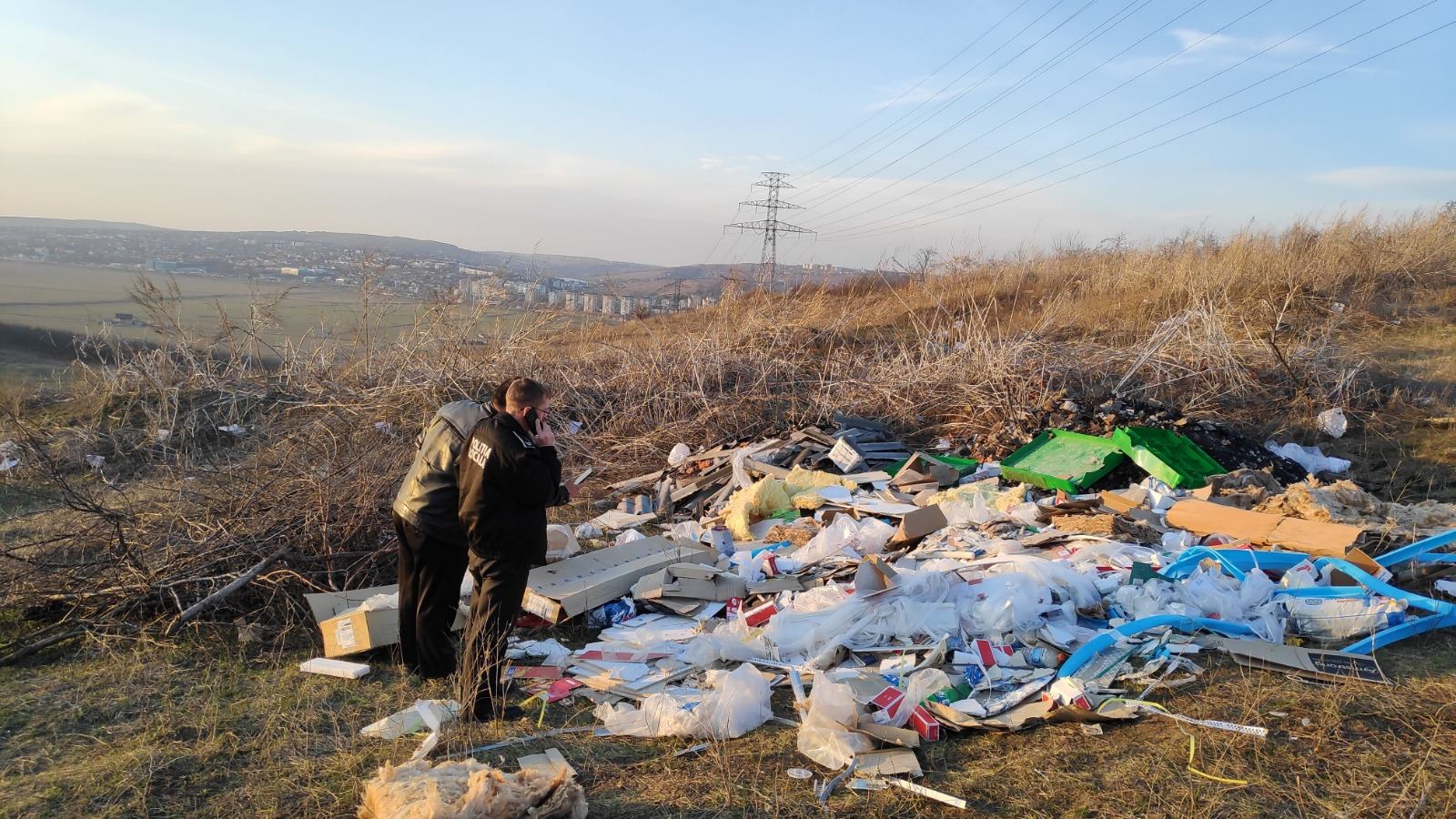 20.04.2019 Abandonare de deșeuri pe domeniul public în zona străzii Văleni cartierul Galata din Municipiul Iași