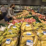 Spania interzice vânzarea de fructe și legume în ambalaje din plastic începând cu 2023