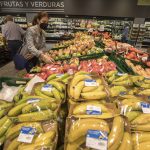 Spania interzice vânzarea de fructe și legume în ambalaje din plastic începând cu 2023
